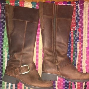 very very new clark boots